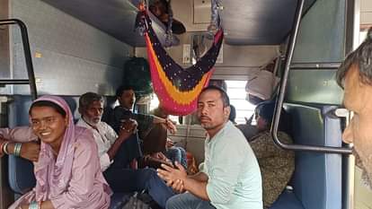 Railway News: कन्फर्म टिकट पर जनरल वालों का कब्जा...स्लीपर कोच बने जनरल बोगी, यात्रियों की बढ़ी मुसीबत General category passengers have taken over confirmed