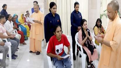 UP: महिला कलाकार ने मंच दिलाने की लगाई गुहार, सीएम ने तुरंत दिया आदेश, बोले-स्थानीय कलाकारों को मिले अधिक मौका CM Yogi listened to grievances of complainants and said local artists should get maximum opportunities