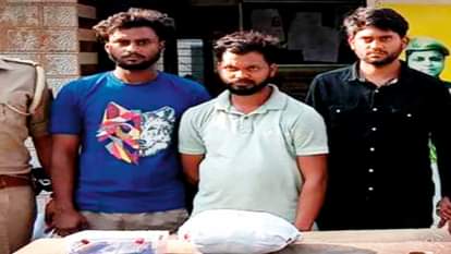 लूट का खुलासा: प्रेमिका छीन ली तो बदले में लूट लिया मैनेजर! मेरठ में फिल्मी अंदाज में खुला लूट रहस्य Meerut: Three Arrested in Meerut for Looting Showroom Manager to Avenge Girlfriend