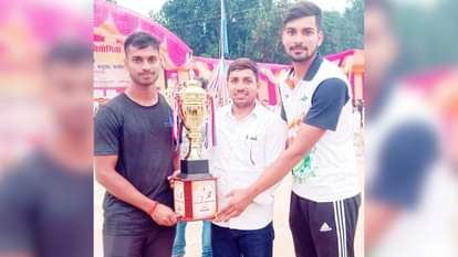 Sports News: राष्ट्रीय खिलाड़ी संध्या राय ने 210 किलो भार उठाकर जीता स्वर्ण, पढ़ें खेल की अन्य खबरें National player Sandhya Rai won gold by lifting 210 kg in varanasi read other sports news