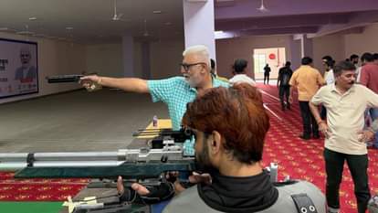 Sports News: राष्ट्रीय खिलाड़ी संध्या राय ने 210 किलो भार उठाकर जीता स्वर्ण, पढ़ें खेल की अन्य खबरें National player Sandhya Rai won gold by lifting 210 kg in varanasi read other sports news