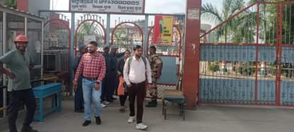 बिजनौर में बड़ी कार्रवाई: धामपुर चीनी मिल में आयकर विभाग का छापा, अधिकारियों-कर्मचारियों में हड़कंप Income Tax Raid at Dhampur Sugar Mill Creates Panic Among Staff