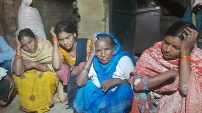 UP: सूरज के साथ बुझ गईं उम्मीदें... अब मां-बाप की जिंदगी में कसक भरा अंधेरा; रुंधा रहा गला और छलकती रहीं आंखें A two-year-old boy died of illness in Gorakhpur