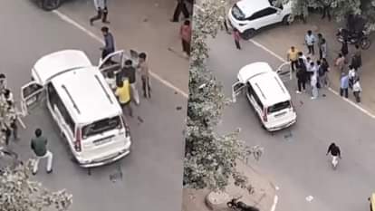 ग्रेटर नोएडा: थप्पड़ का बदलना लेने के लिए कार सवार युवक पर जानलेवा हमला, लाठी-डंडों से जमकर पीटा, वीडियो वायरल A youth travelling in a car was attacked in the Beta-2 police station area of Greater Noida