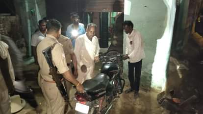 Agra: अनियंत्रित बाइक घर में घुसी...मच गई चीखपुकार, युवक की माैत और दो बच्चे घायल Uncontrolled bike entered house, young man died