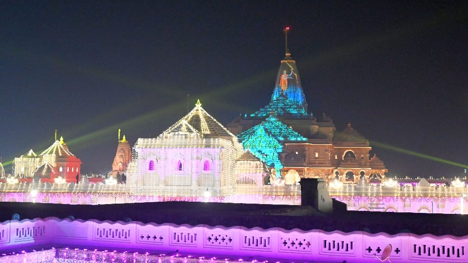 Ram Mandir: पांच वर्षों की अविराम साधना से खड़ा हुआ सनातन का शिखर, 1400 करोड़ की लागत से बना रामलला का आशियाना Ram Mandir Flag Hoisting Five years of unremitting efforts have led to the construction of Ram Lalla home