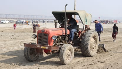 Magh Mela Prayagraj : खाक चौक की परंपरा और मर्यादा पर फिर खींचतान, भूमि पूजन के साथ विवाद अस्थायी रूप से शांत tradition and decorum of Khak Chowk are once again in turmoil, with the groundbreaking ceremony temporarily