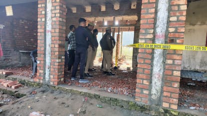 पीलीभीत में महिला की हत्या: प्रेमी ने घर में घुसकर बेरहमी से ली जान, मौके से भागा; तलाश में जुटी पुलिस lover brutally murdered a woman in Pilibhit