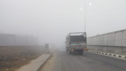 पंजाब में 4.5 डिग्री तापमान: अबोहर में घनी धुंध... सड़क और रेल यातायात प्रभावित, बठिंडा और फरीदकोट सबसे ठंडा Temperature 4.5 degrees Celsius in Punjab orange alert issued for dense fog for next two days