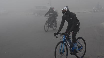 पंजाब में बढ़ी ठिठुरन: रात से सक्रिय होगा नया पश्चिमी विक्षोभ, शीत लहर और घने कोहरे का ऑरेंज अलर्ट Intense cold in Punjab new Western Disturbance tonight orange alert for cold wave dense fog