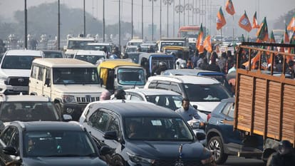 'स्वागत' बना जाम की वजह: लखनऊ पहुंचे BJP प्रदेश अध्यक्ष पंकज चौधरी, जगह-जगह बने मंच...ट्रैफिक व्यवस्था ध्वस्त 'Welcome' celebrations cause traffic jam: BJP state president Pankaj Chaudhary arrives in Lucknow, stages set