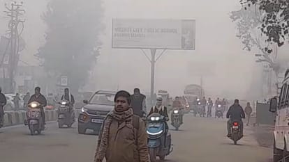 West UP Weather Update: 15 दिन बाद लौटा घना कोहरा, बारिश और ओलों से बढ़ी ठिठुरन, हाईवे पर थमी रफ्तार Dense Fog Returns in Meerut After 15 Days, Rain and Hail Increase Cold, Traffic Slows on Highway