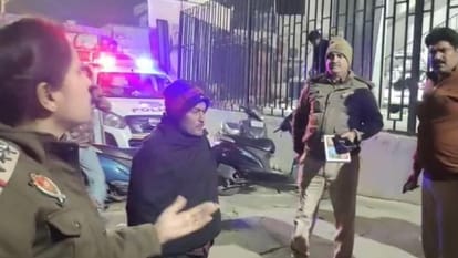 Jalandhar: बीएमडब्ल्यू और फायर ब्रिगेड की गाड़ी टकराई, महिला इंस्पेक्टर पर पक्षपात का आरोप BMW and fire brigade vehicle collide female inspector accused of bias Jalandhar