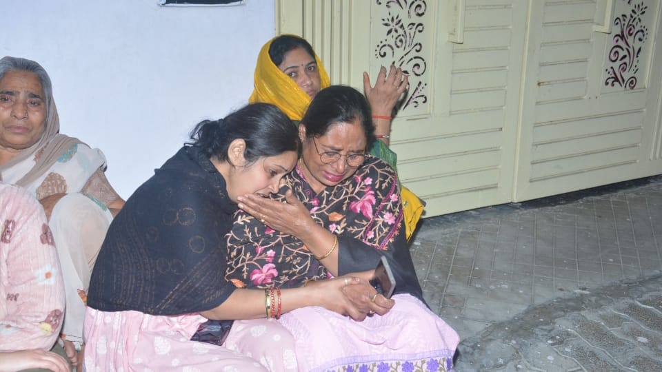 UP: रात में 1.34 बजे तक ऑनलाइन थे मानवेंद्र, आखिर क्या छिपा रहे घरवाले? अक्षत ने गुमराह करने को चली थी ये चाल Lucknow murder Blue Drum Case Manvendra online until 1:34 am What were his family members hiding