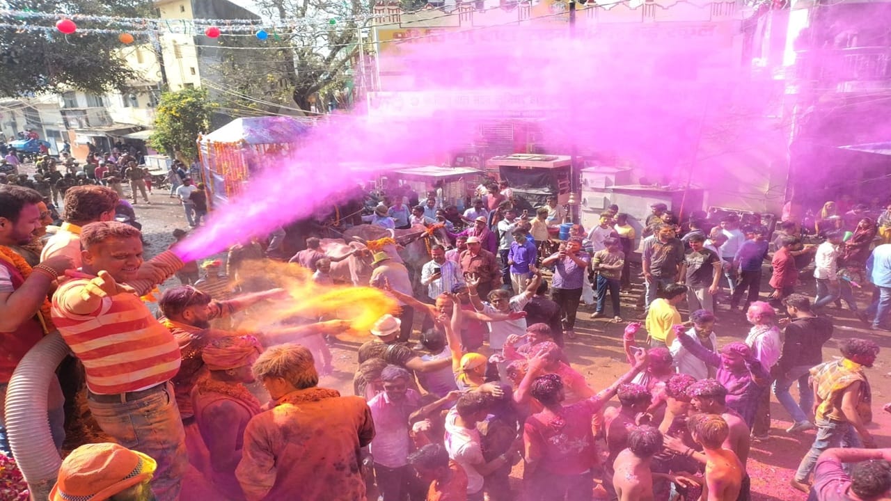 Ram Baraat: बरेली में 166वीं बार निकली ऐतिहासिक राम बरात, आस्था और परंपरा के रंग में रंगा शहर; तस्वीरें Ram Baraat procession taken out in bareilly before holi