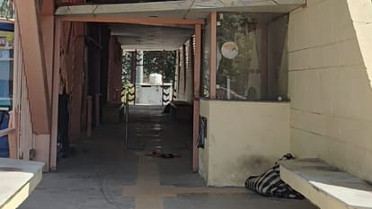 Amritsar: 400 करोड़ के बीआरटीएस प्रोजेक्ट में बही जनता की कमाई, भिखारियों ने बनाया रहने का ठिकाना Amritsar Public funds worth ₹400 crore squandered in BRTS project beggars turn it into shelter