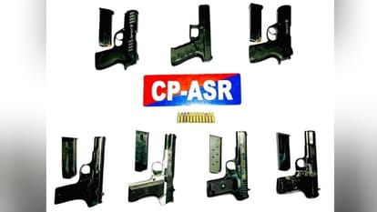 Amritsar: अवैध हथियार तस्करी गिरोह के चार शातिर गिरफ्तार, सात पिस्ताैल और कारतूस समेत मोटरसाइकिल बरामद Amritsar Police busts cross-border illegal arms smuggling module apprehends Four accused