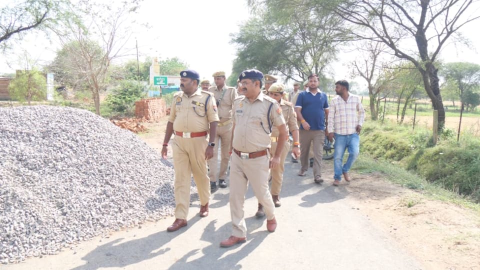 इश्क का खौफनाक अंत: प्रेमिका की हत्या के बाद मासूम को भूसे में दबाकर जलाया, इसलिए पत्थर से बिगाड़ दिया चेहरा girlfriend and Her Innocent Son Murder in Jhansi young man buried child in hay and set him on fire