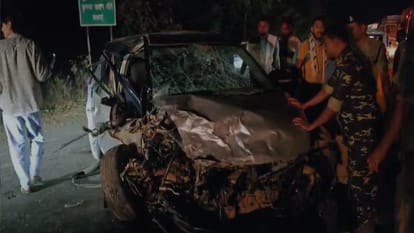 कांकेर में बड़ा सड़क हादसा: 2 कारों की टक्कर में 6 की मौत, 3 घायल, आरक्षक का परिवार खत्म, देखें भयावह तस्वीरें Road Accident in Kanker CG: 6 people Dead and 3 Injured in Two-Car Collision, shee here photos