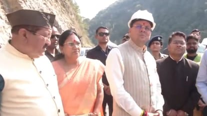 चारधाम यात्रा से पहले ग्राउंड जीरो पर सीएम धामी: जवाड़ी बाईपास से शुरू किया निरीक्षण, सुरंग का लिया जायजा CM Dhami arrives in Rudraprayag begins on-site inspection from Jawadi Bypass and takes stock of tunnel