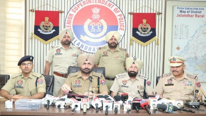 Punjab:जालंधर में ATM तोड़कर लूट करने वाले गिरोह के 3 आरोपी गिरफ्तार, वारदात में इस्तेमाल हथियार व गाड़ी बरामद Accused Members of ATM-Breaking Robbery Gang Arrested in Jalandhar Weapons and Vehicle Used in Crime Recovered