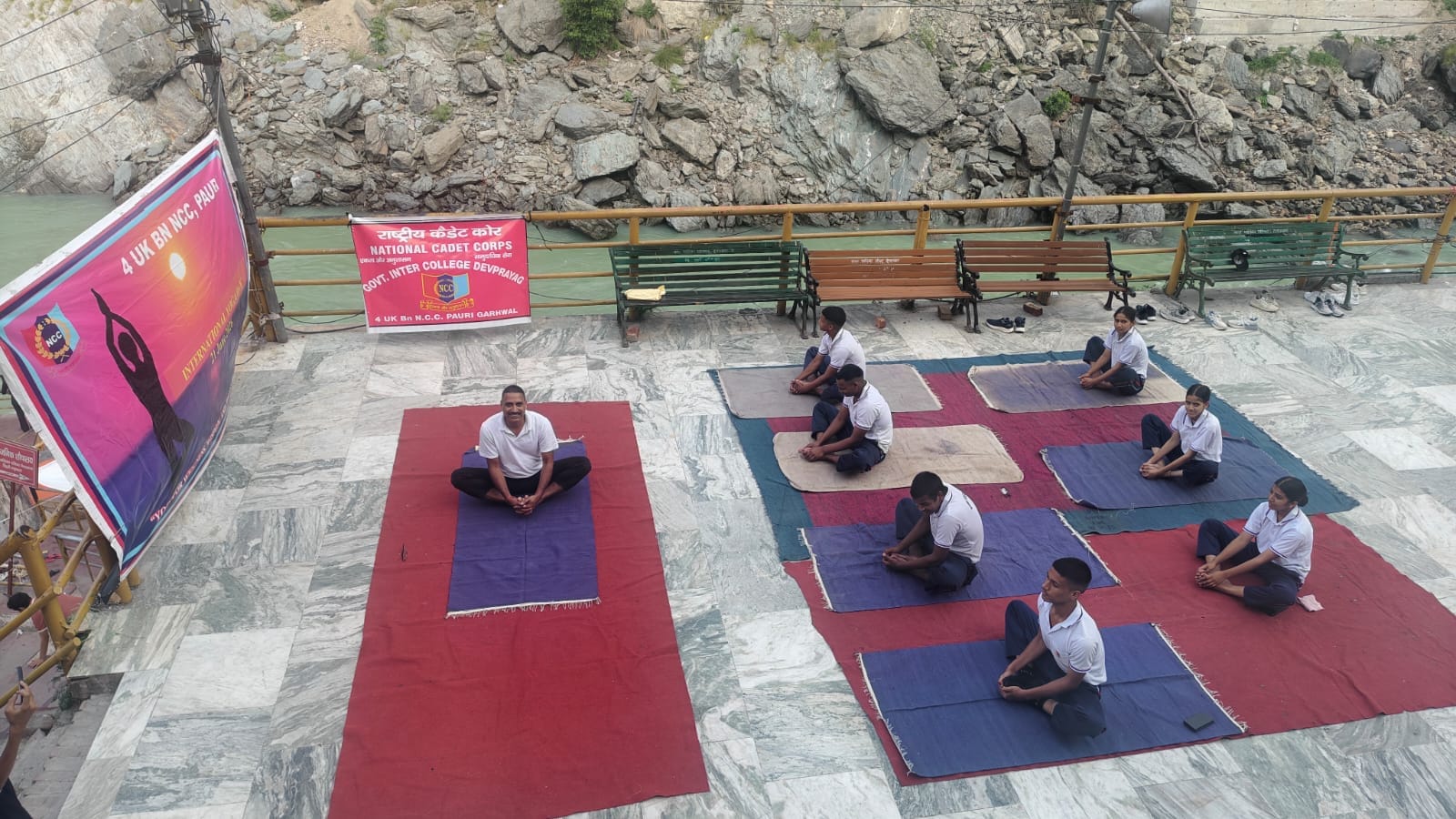 International Yoga Day: पहाड़ से मैदान तक योगमय हुई देवभूमि, आम से खास तक हर किसी ने किया योगाभ्यास, तस्वीरें International Yoga Day 2026 Public Doing Yoga From Hill to Plains All Update and Photos