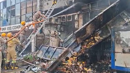 Lucknow: कोचिंग सेंटर में भीषण आग से अफरातफरी, 14 बच्चों की दर्दनाक मौत, सीएम योगी अलीगढ़ से लौटे Massive fire breaks out at coaching center in Lucknow several students injured