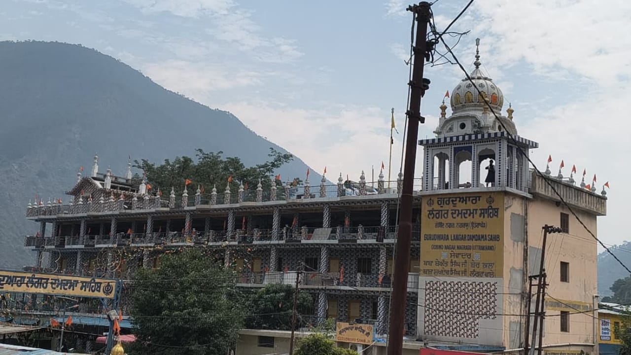 Nagarasu Gurdwara Clash: तीर्थयात्री बनकर आए फिर बन गए संकट का कारण, नगरासू में क्यों बिगड़े हालात, कई सवाल Nagarasu Gurdwara Dispute Pilgrims Arrive for Hemkund Sahib Yatra Tensions Erupt Later Nihangs rudraprayag