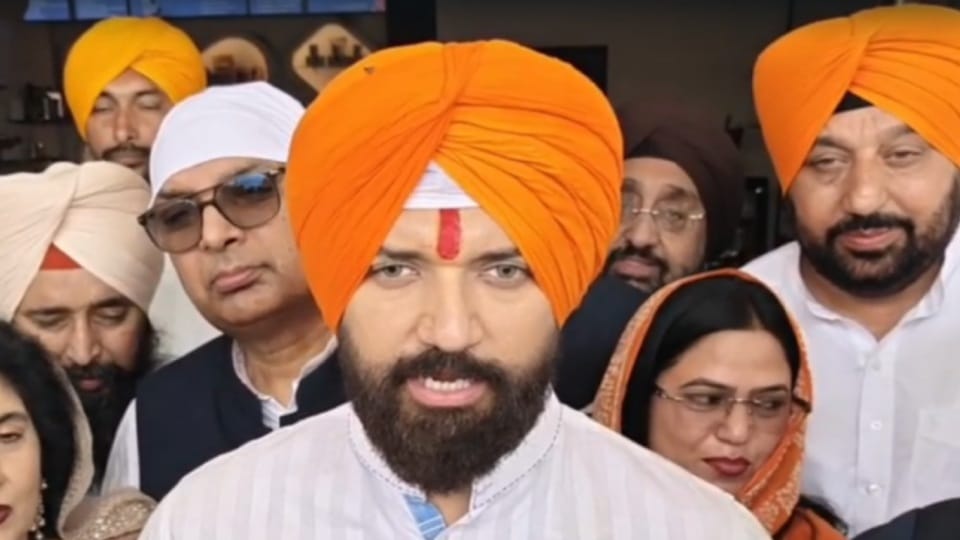 'पंजाब मेरा ननिहाल': मंत्री चिराग पासवान पहुंचे अमृतसर, अपनी पार्टी के विस्तार को लेकर दिया ये बयान Union Minister Chirag Paswan arrives in Amritsar