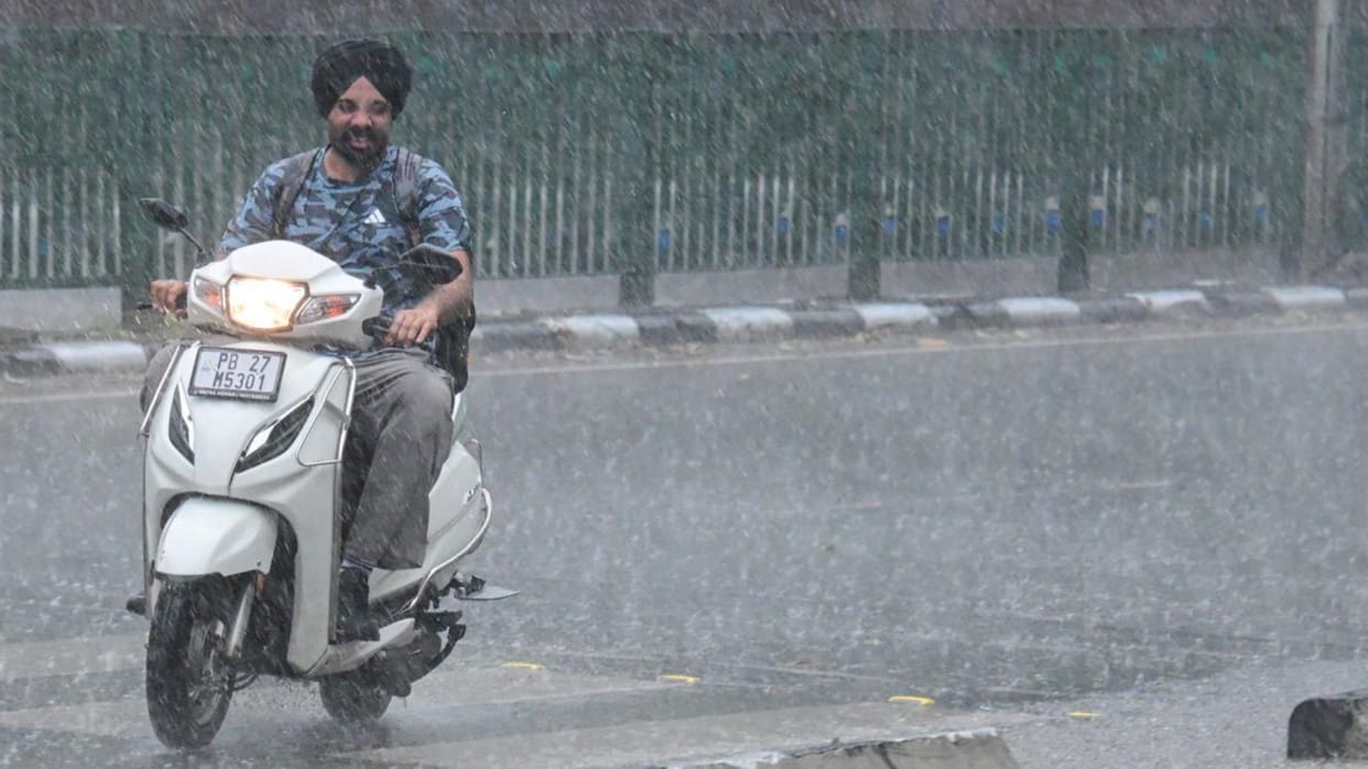 पंजाब में भारी बारिश का अलर्ट: तीन अगस्त तक बरसेंगे बादल, 12 जिलों में बिगड़ेगा माैसम Heavy rain alert for Punjab until August 3 weather to deteriorate in 12 districts