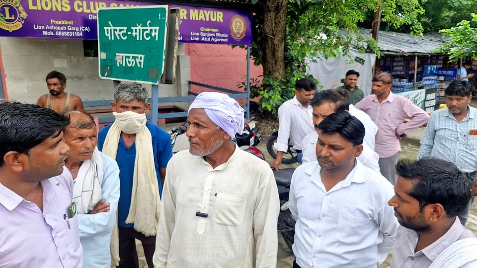 Saharanpur: बुजुर्ग दंपती ने ट्रेन से कटकर जान दी, पटरी पर रखा सिर, धड़ हुआ अलग; सामने आई ये वजह Saharanpur: Elderly couple dies after being run over by a train; they placed their heads on the tracks