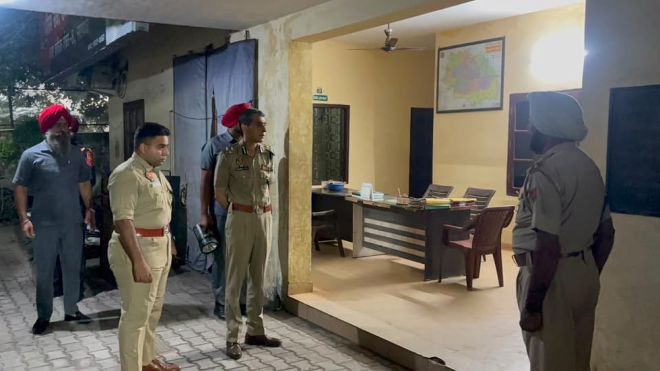स्वतंत्रता दिवस समारोह को लेकर बढ़ी सख्ती: जालंधर में पुलिस कमिश्नर ने जांची व्यवस्थाएं, किया औचक निरीक्षण Police strict regarding Independence Day celebrations in Jalandhar