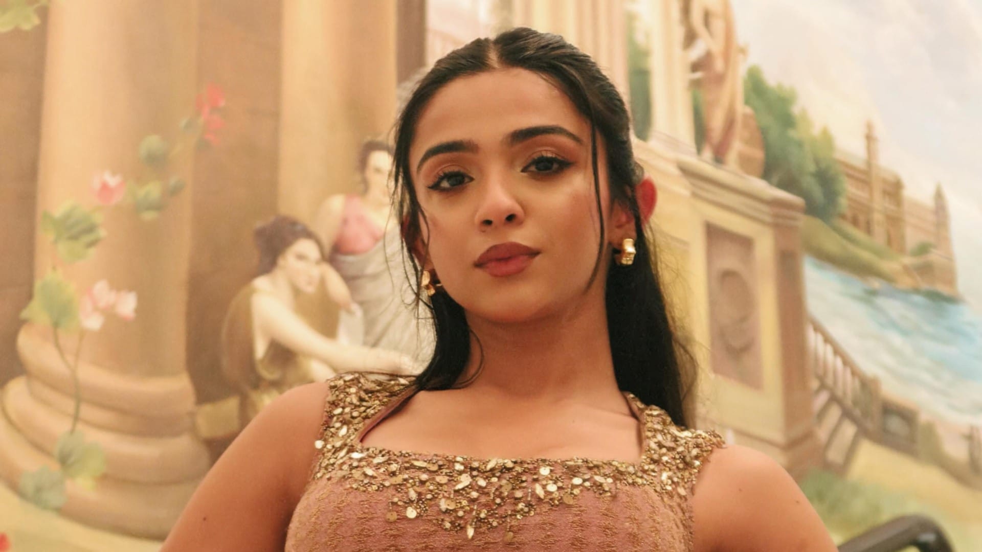What Apoorva Mukhija says about her viral kiss video with DJ Ameen Jazz recalls crying at airport