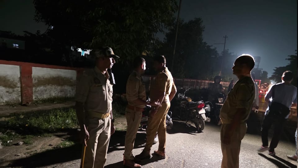दोस्त का कत्ल, लाश के 5 टुकड़े: सिर, धड़ और हाथ-पैर किए अलग, प्लास्टिक के बोरे में पैक कर इसलिए गोबर में दबाया Man murders friend chops body into five pieces stuffs them into sack and dumps it in a manure pit in varanasi