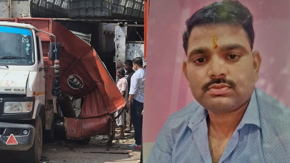 Explosion at an oxygen cylinder shop in Okhla Phase-1