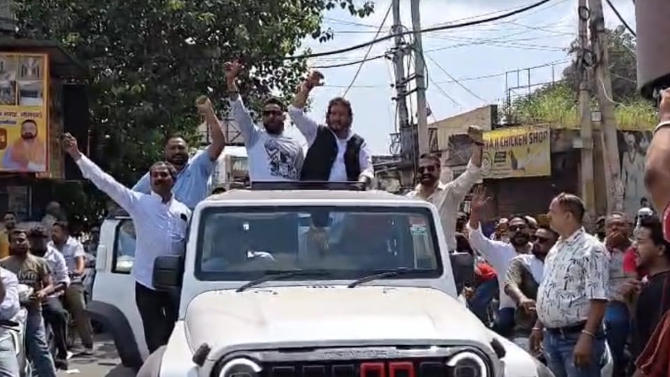 अंबेडकर प्रतिमा के अपमान पर प्रदर्शन: दलित समाज का जालंधर बंद, बाजारों में सन्नाटा; जाम में फंसी एंबुलेंस Protest over desecration of Dr. Ambedkar statue Dalit community calls for Jalandhar shutdown markets deserted