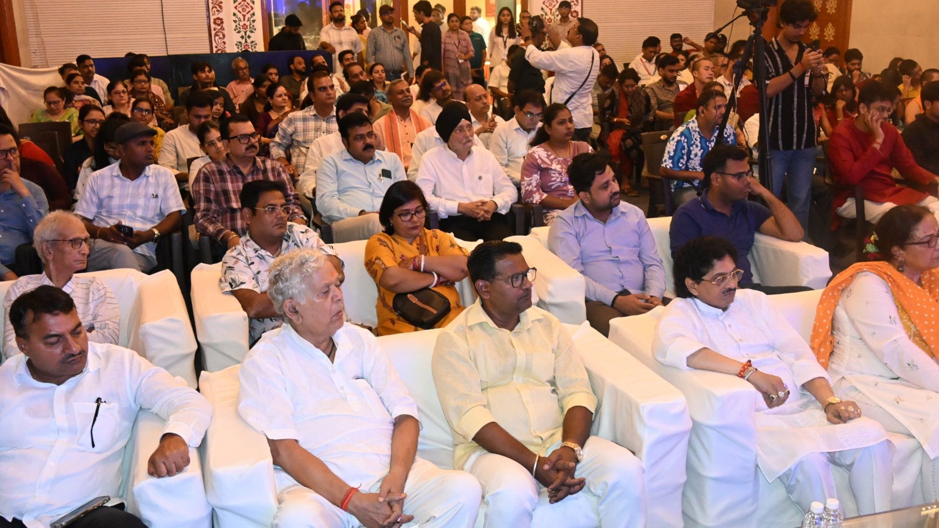 Kashika Gen Z witnesses Ram Ki Shakti-Puja celebration of melody and color photos of dance-drama