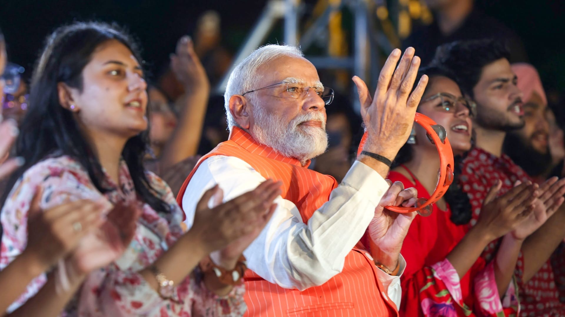 PM Modi Attends Bhajan Clubbing in Delhi on Pandit Deendayal Upadhyaya Birth Anniversary