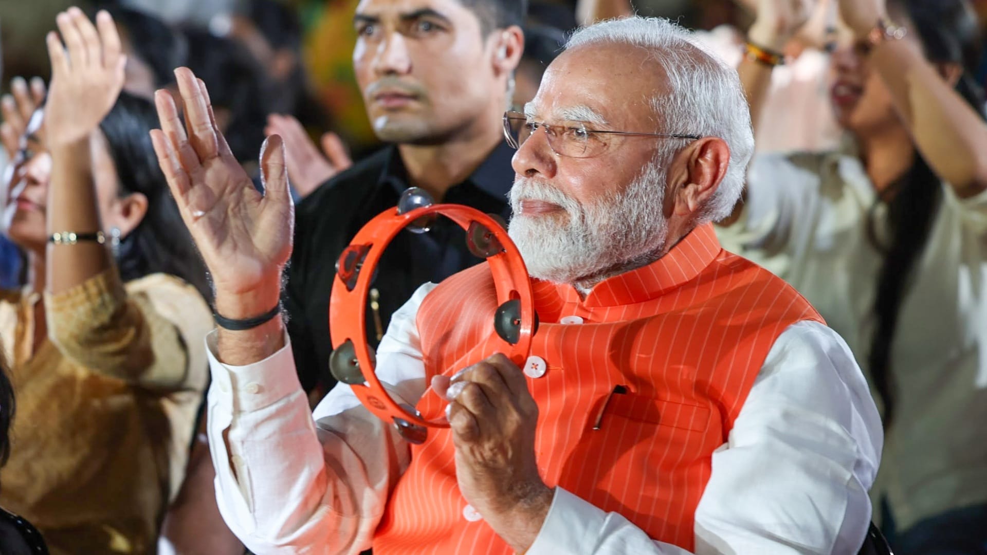 PM Modi Attends Bhajan Clubbing in Delhi on Pandit Deendayal Upadhyaya Birth Anniversary
