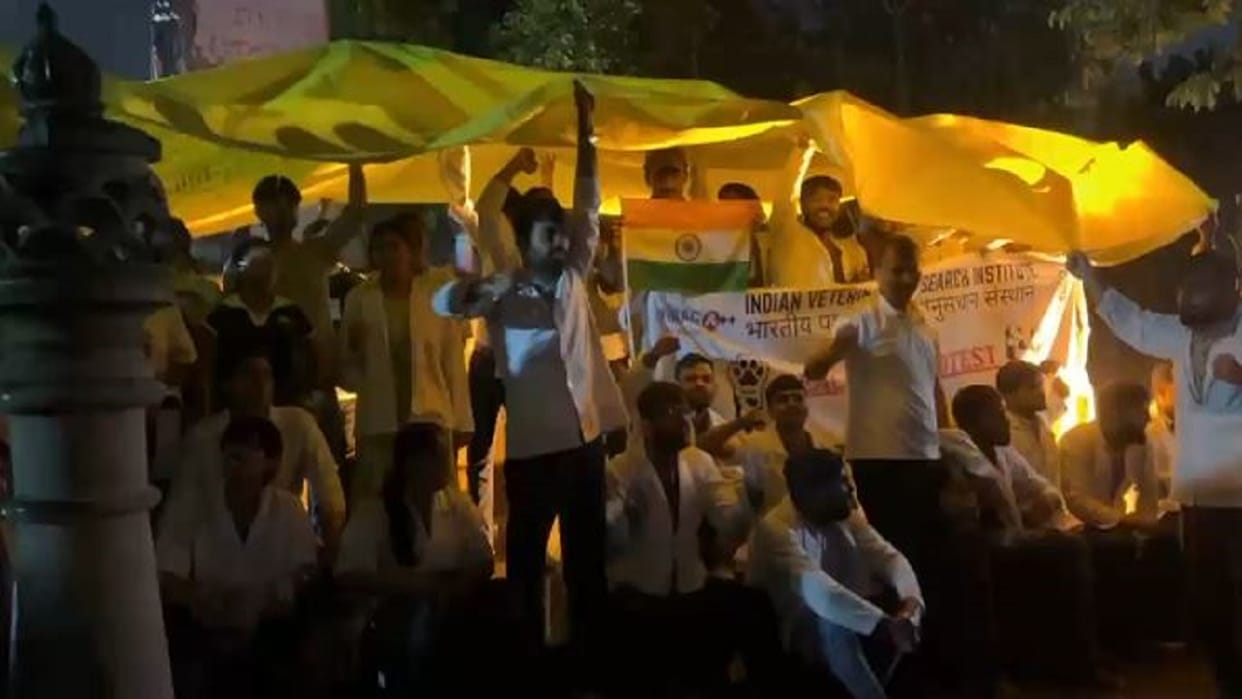 Student protests at IVRI continue for the fourth day in Bareilly