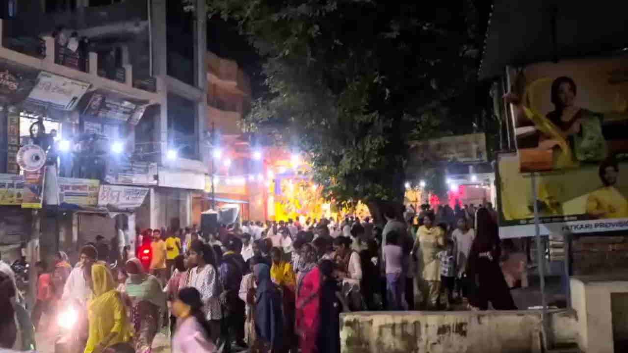 Chaos at Ramleela haridwar mob stones threatens to stop performance Several Injured
