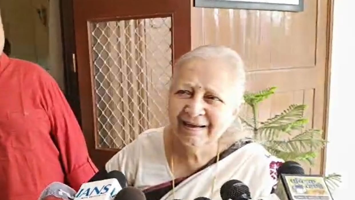 Bhopal: Sumitra Mahajan Meets CM Over Stalled Indore Projects, Jokes: 'I've Come to Seek a Job'