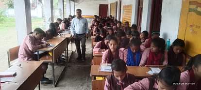 Siddharthnagar News: बिना बजट के शुरू हुई बेसिक शिक्षा परिषद की परीक्षा Basic Education Council exam started without budget