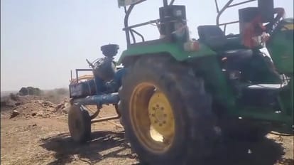 Damoh News: खेड़ार गांव में अवैध पत्थर खदान में विस्फोट करते समय पुलिस ने की कार्रवाई, दो आरोपी गिरफ्तार