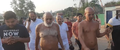 Nirayapka Muni Sudha Sagar, Ajit Sagar and Praman Sagar Maharaj's Mangal Vihar from Kundalpur