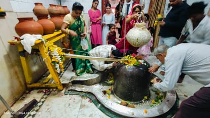 As soon as the month of Vaishakh begins Galantika is tied for Lord Jageshwarnath Mahadev