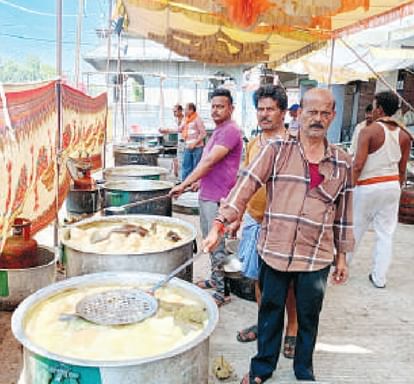 Ujjain: आज रात अनोखा भंडारा, शादियों की तरह टेबल पर बैठाकर कराया जाएगा भोजन, महिला-पुरुषों के लिए अलग व्यवस्था Ujjain News: Unique Bhandara tonight, food will be served sitting on the table like weddings