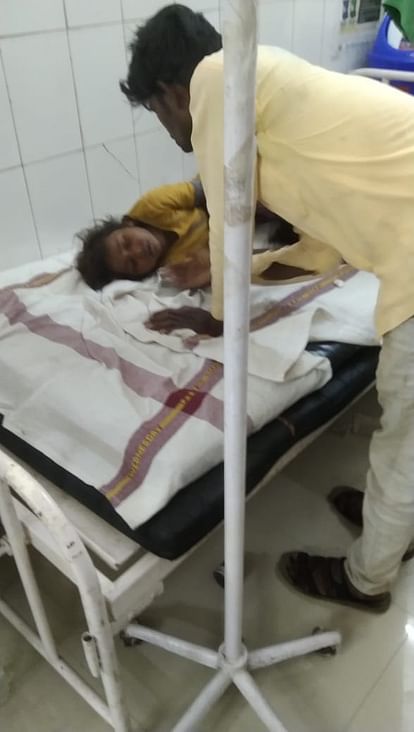 Damoh News Four children fell ill after eating rattanjot seeds in Khakaria village