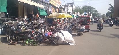 Damoh collector appeals to people to remove encroachment on road themselves or else it will be confiscated