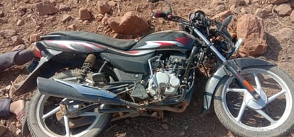 Damoh: Forest department worker returning after extinguishing forest fire dies in road accident